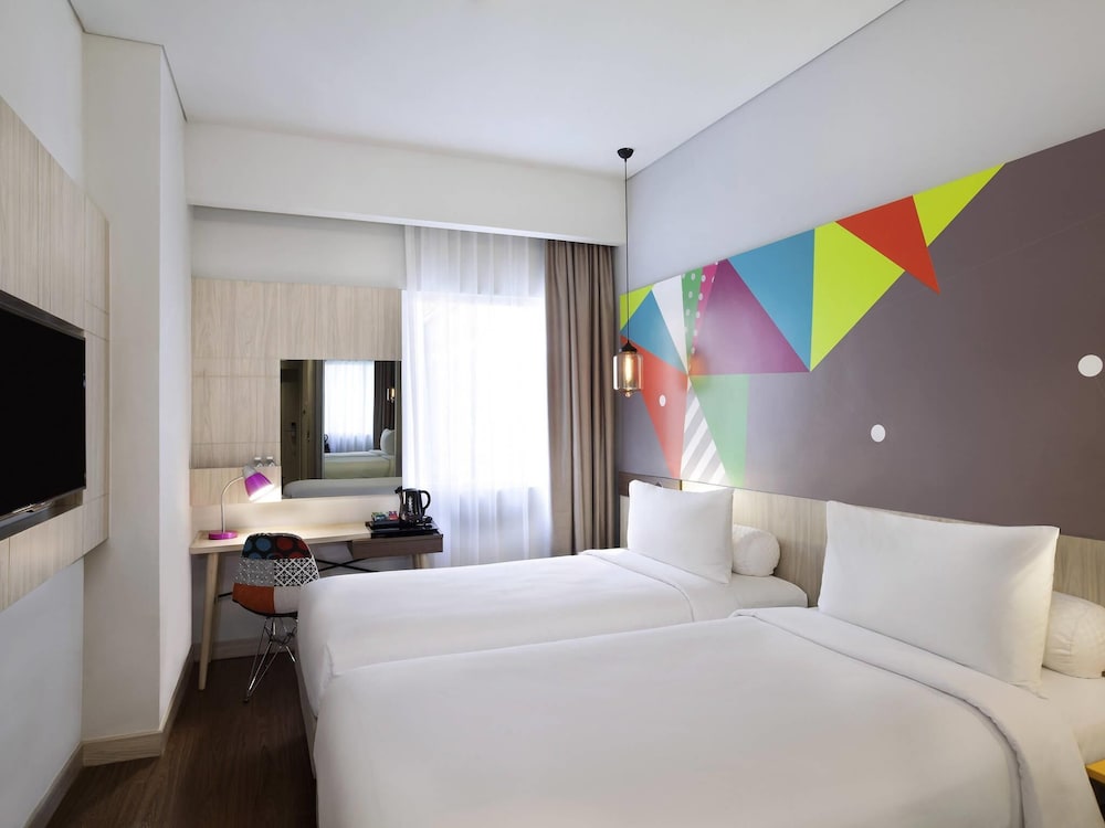 Habitación superior, 2 camas individuales del hotel Ibis Styles Jakarta Sunter. Foto 1