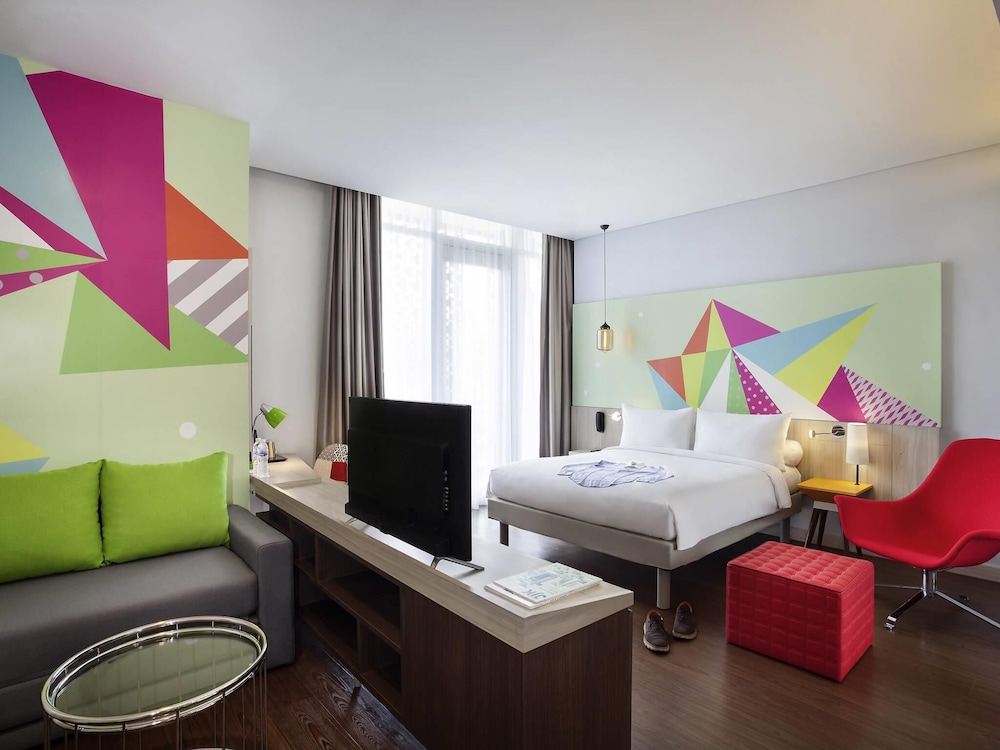 Suite junior, 1 cama de matrimonio, balcón del hotel Ibis Styles Jakarta Sunter