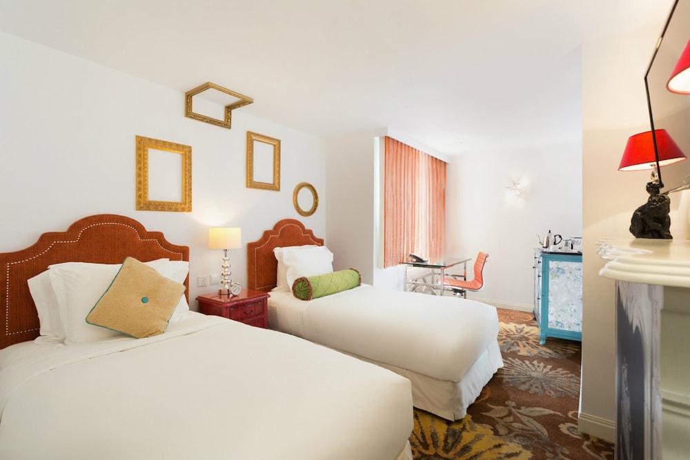 Habitación Superior del hotel The Luxe Manor. Foto 1
