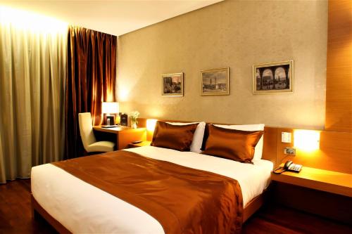 Habitación Individual Deluxe del hotel Tirana International and Conference Centre. Foto 3