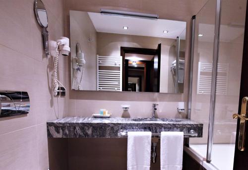 Habitación Individual Deluxe del hotel Tirana International and Conference Centre. Foto 5