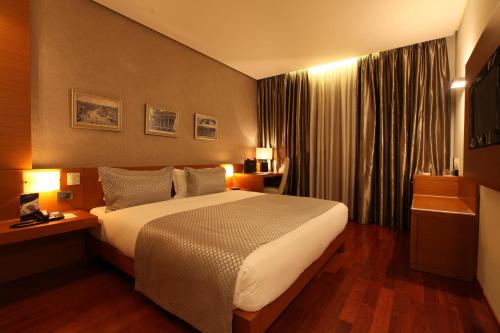 Habitación Doble Deluxe del hotel Tirana International and Conference Centre. Foto 1