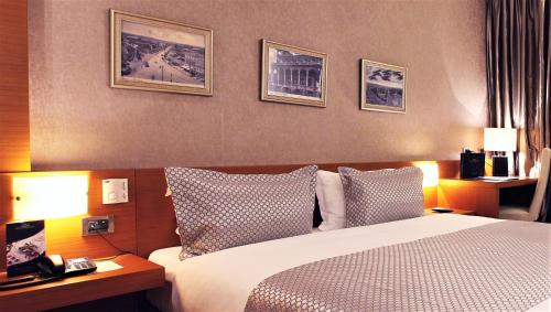 Habitación Doble Deluxe del hotel Tirana International and Conference Centre. Foto 4