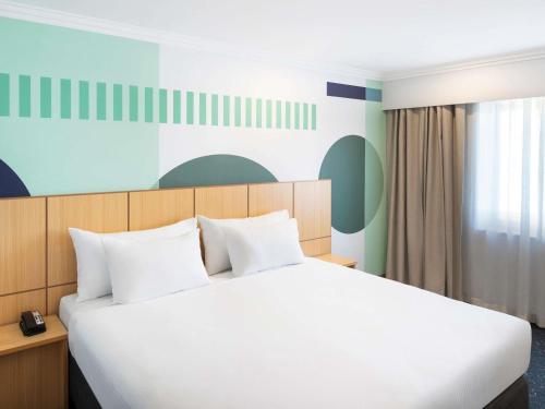 Habitación Superior - 1 cama grande del hotel Ibis Styles Sydney Central. Foto 6