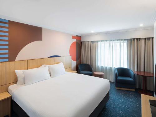 Habitación Estándar - Cama extragrande del hotel Ibis Styles Sydney Central. Foto 6