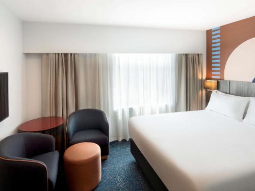 Habitación Deluxe con cama extragrande del hotel Ibis Styles Sydney Central. Foto 2