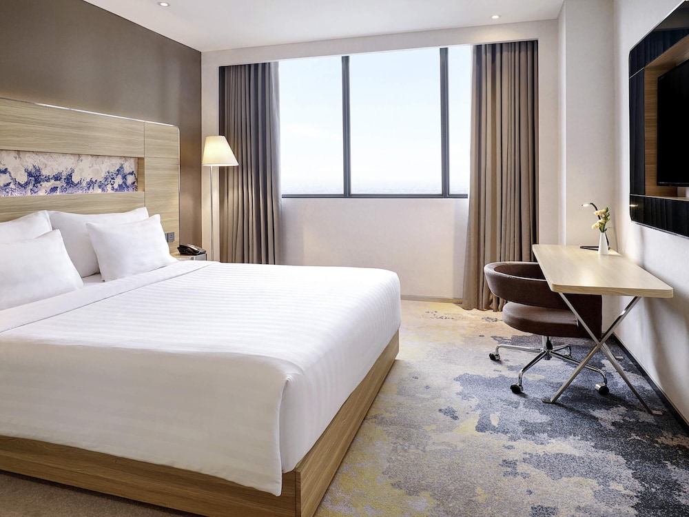 HABITACIÓN SUPERIOR con 1 cama king size del hotel Novotel Samator Surabaya Timur. Foto 1