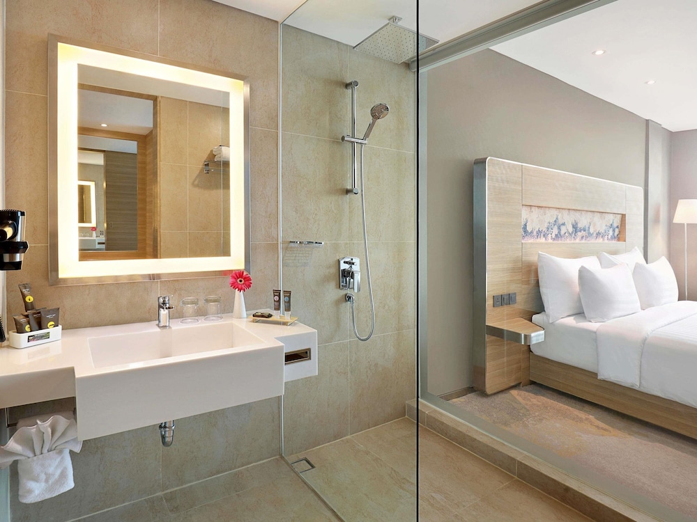 Habitación Superior con Dos Camas Individuales del hotel Novotel Samator Surabaya Timur. Foto 1