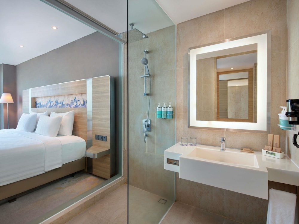 Habitación Ejecutiva con 1 cama doble del hotel Novotel Samator Surabaya Timur. Foto 1