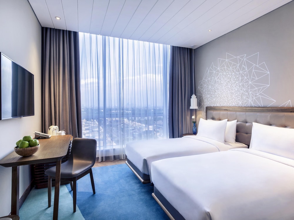 Habitación superior con 2 camas individuales del hotel Mercure Jakarta Pantai Indah Kapuk