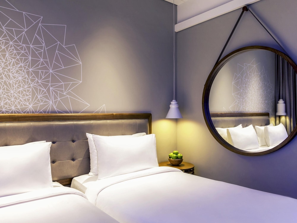 Habitación Privilege con 2 camas individuales del hotel Mercure Jakarta Pantai Indah Kapuk