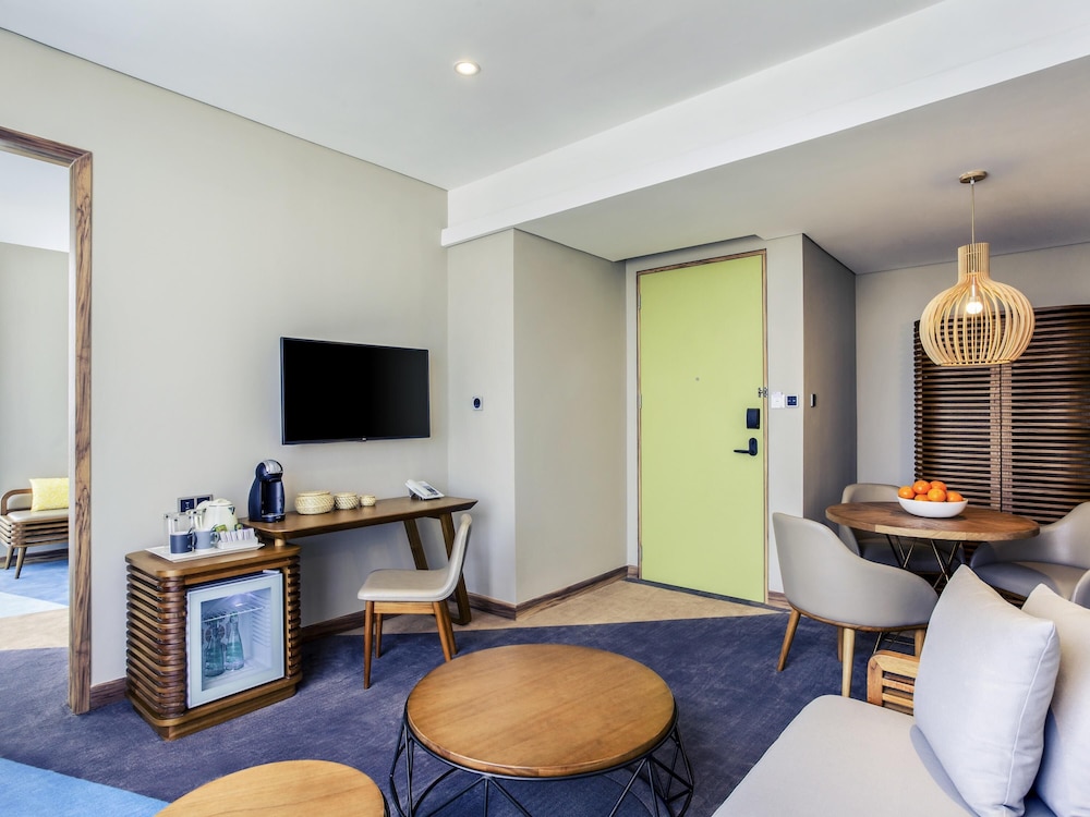 Suite con 1 Cama King del hotel Mercure Jakarta Pantai Indah Kapuk. Foto 3