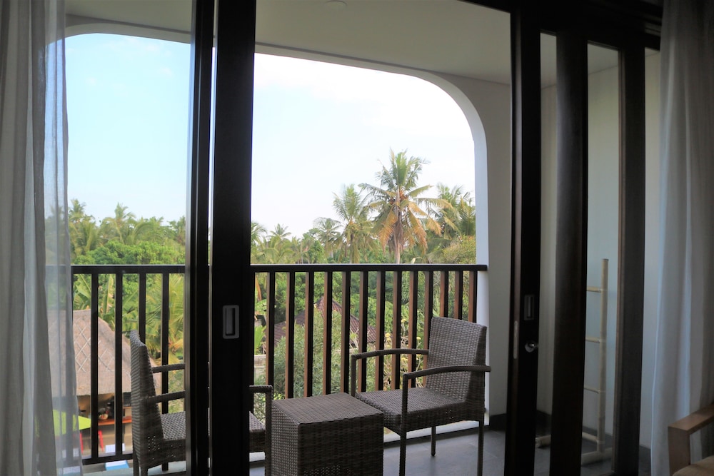 Habitación Deluxe, 1 cama de matrimonio grande, balcón, vistas al jardín del hotel Element by Marriott Bali Ubud. Foto 5