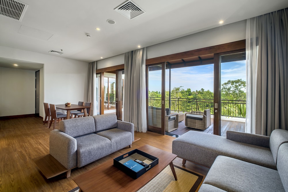 Ático, 1 cama de matrimonio grande, balcón, vistas al jardín (Puri) del hotel Element by Marriott Bali Ubud. Foto 3
