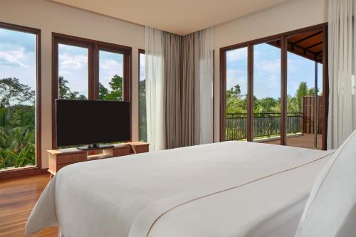 Puri Penthouse, Penthouse, 1 King, Garden view, Balcony with Free Mini Bar, Daily Shuttle to Monkey Forest, Daily Yoga, Free Bike to borrow, Free Fami del hotel Element By Westin Bali Ubud - Chse Certified