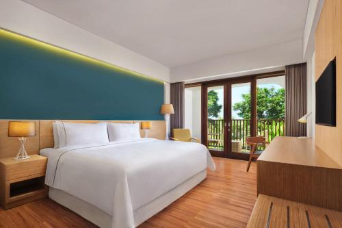Deluxe Room, Guest room, 1 King, Garden view, Balcony with Daily Shuttle to Monkey Forest, Daily Yoga, Free Bike to borrow, Free Family Activity and 2 del hotel Element By Westin Bali Ubud - Chse Certified