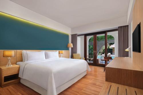 Deluxe King Room with Pool Access - Garden Level with Free Mini Bar, Daily Shuttle to Monkey Forest, Daily Yoga, Free Bike to borrow, Free Family Acti del hotel Element By Westin Bali Ubud - Chse Certified