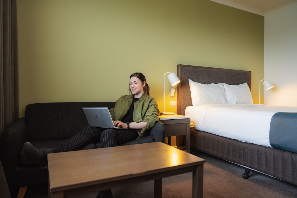 Habitación Superior No Fumadores con 1 Cama Queen del hotel Mercure Albury. Foto 6