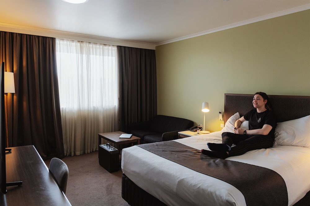 Habitación Superior No Fumadores con 1 Cama Queen del hotel Mercure Albury. Foto 7