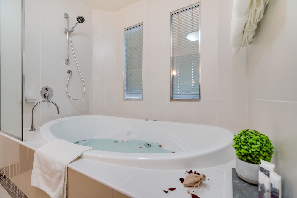 Suite Deluxe con 1 cama King del hotel Mercure Albury. Foto 12