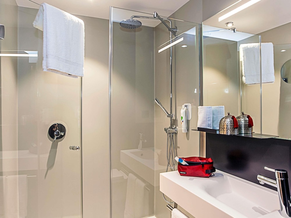 Cómodas habitaciones con 1 cama doble. Edición limitada del hotel Ibis Styles Genève Carouge. Foto 6