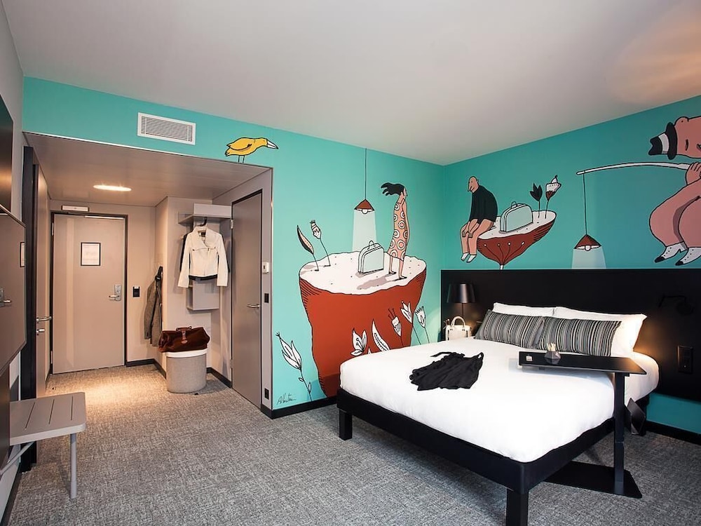 Cómodas habitaciones con 1 cama doble. Edición limitada del hotel Ibis Styles Genève Carouge. Foto 8
