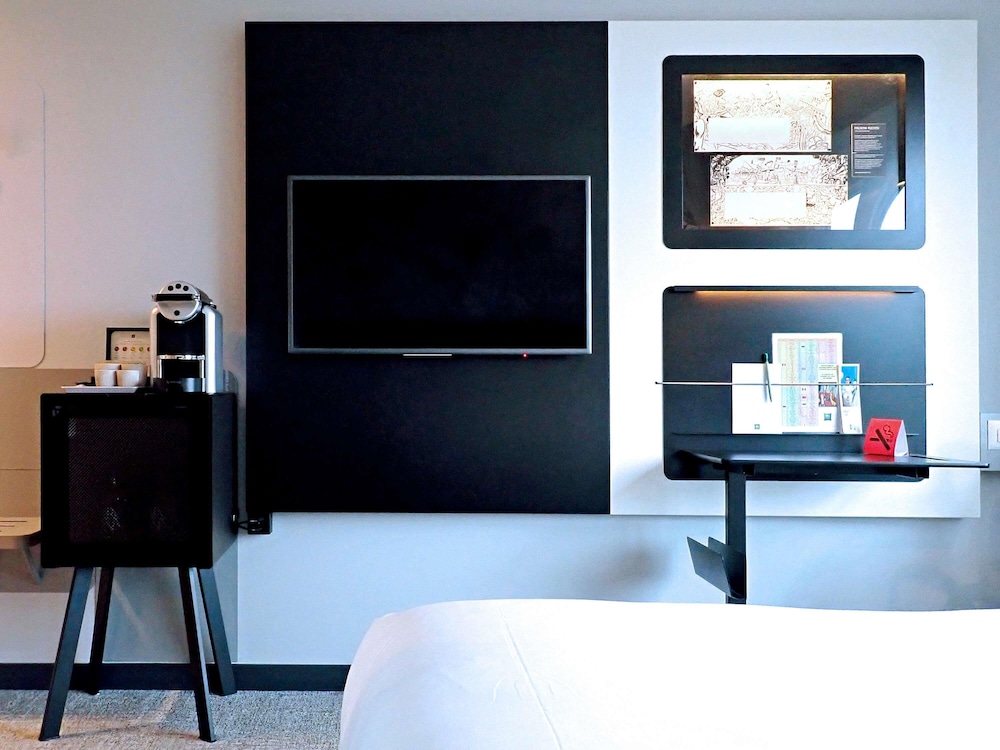 Cómodas habitaciones con 2 camas individuales. Edición limitada del hotel Ibis Styles Genève Carouge. Foto 1