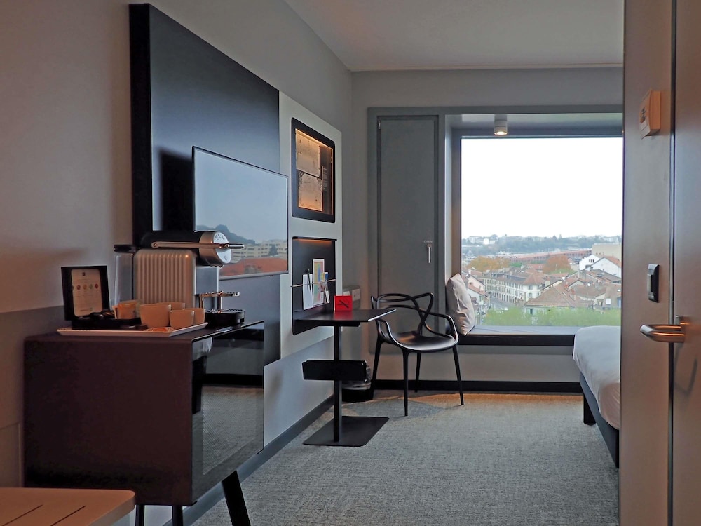 Cómodas habitaciones con 2 camas individuales. Edición limitada del hotel Ibis Styles Genève Carouge. Foto 6