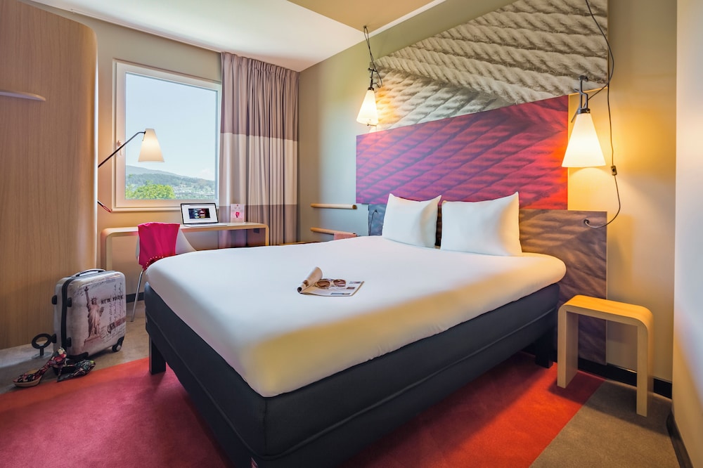Habitación con 1 cama doble de 160 x 200 cm (63 x 79 pulgadas) del hotel Ibis Baden Neuenhof. Foto 4
