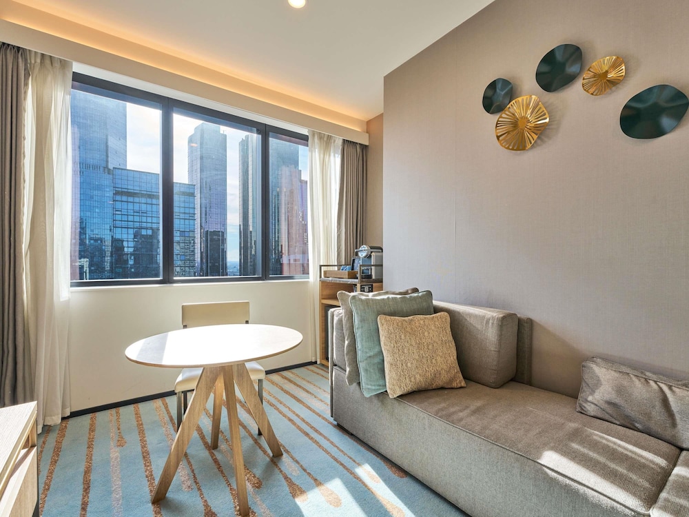 Suite Junior 1 Cama King del hotel Novotel Melbourne Central. Foto 6