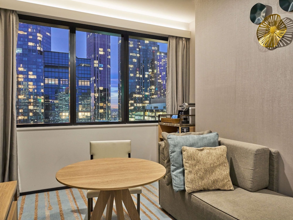 Suite Junior 1 Cama King del hotel Novotel Melbourne Central. Foto 7