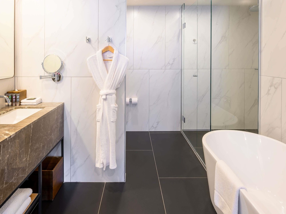 Suite Junior 1 Cama King del hotel Novotel Melbourne Central. Foto 8