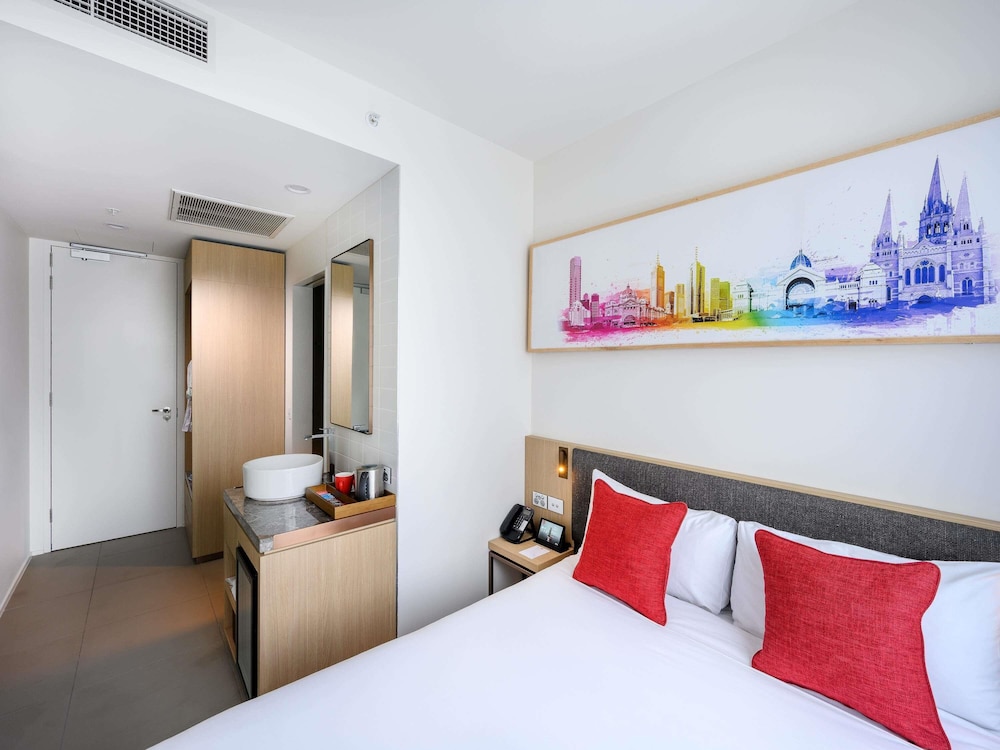 Habitación Compacta 1 Cama Queen del hotel Ibis Melbourne Central. Foto 4