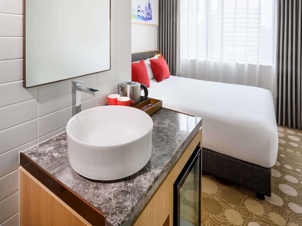 Habitación Compacta 1 Cama Queen del hotel Ibis Melbourne Central. Foto 6