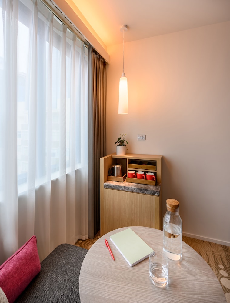 Habitación Superior con 2 camas dobles del hotel Ibis Melbourne Central. Foto 7