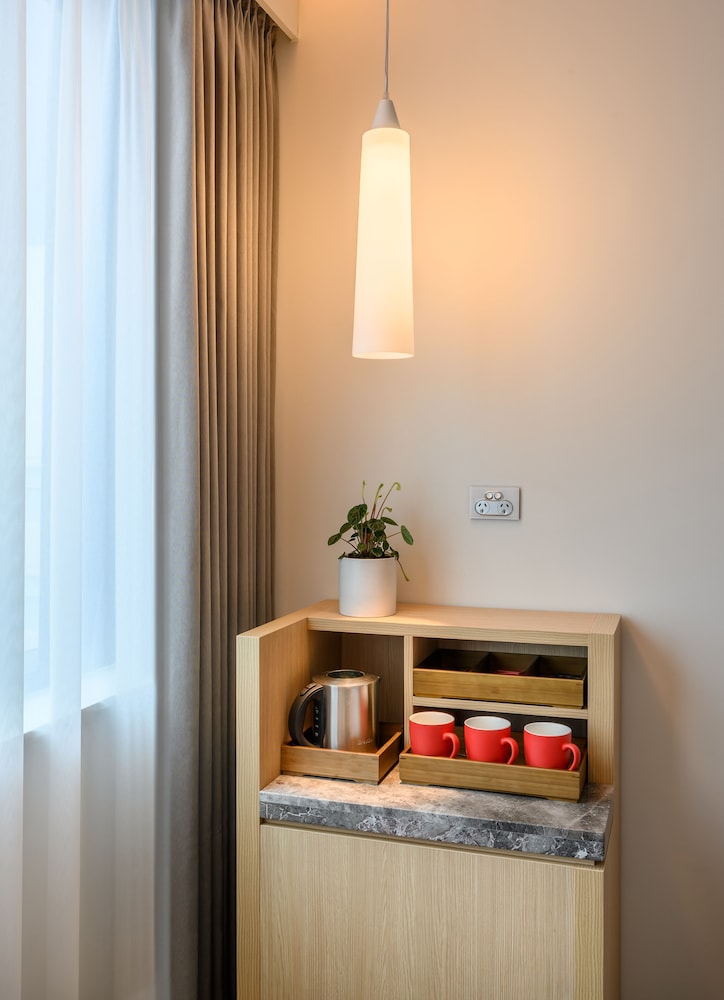 Habitación Superior con 2 camas dobles del hotel Ibis Melbourne Central. Foto 8