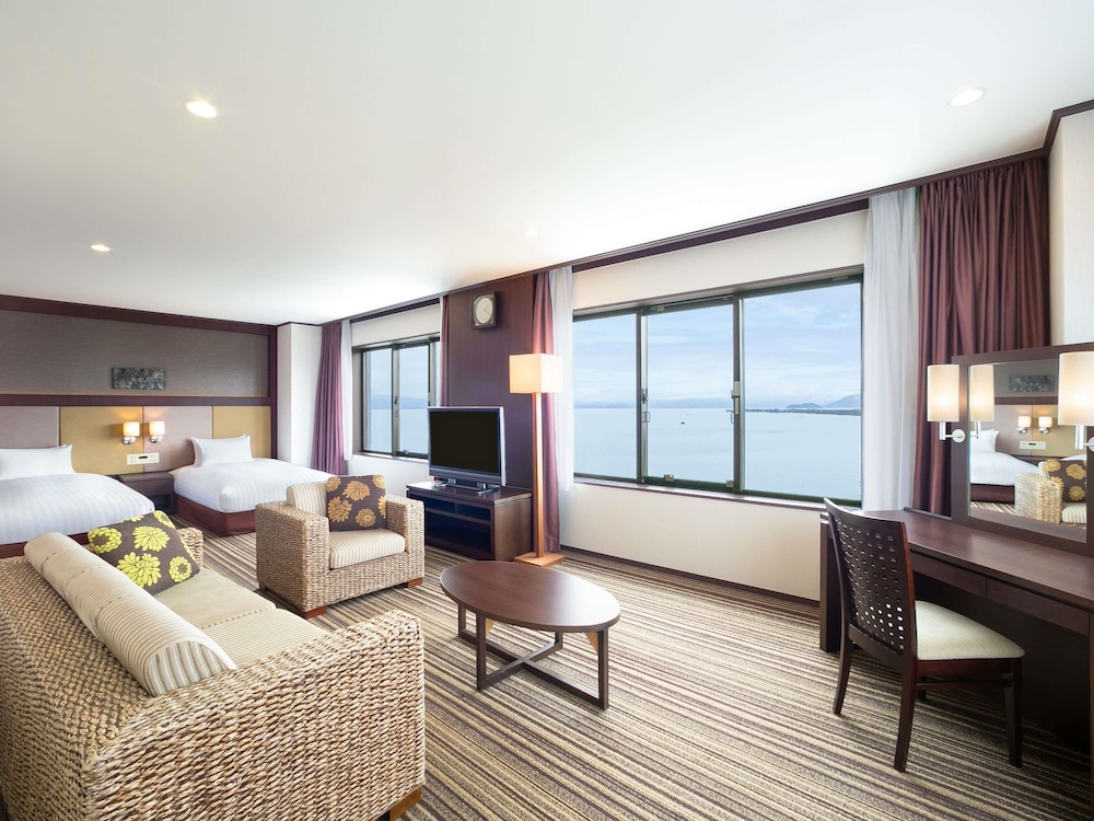 Junior Suite estándar, estilo japonés - occidental, 2 camas individuales y 2 futones, junto al lago del hotel Grand Mercure Lake Biwa Resort & Spa. Foto 7