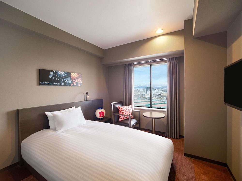 Habitación estándar, 1 cama individual, vistas a la montaña del hotel Grand Mercure Lake Biwa Resort & Spa. Foto 10