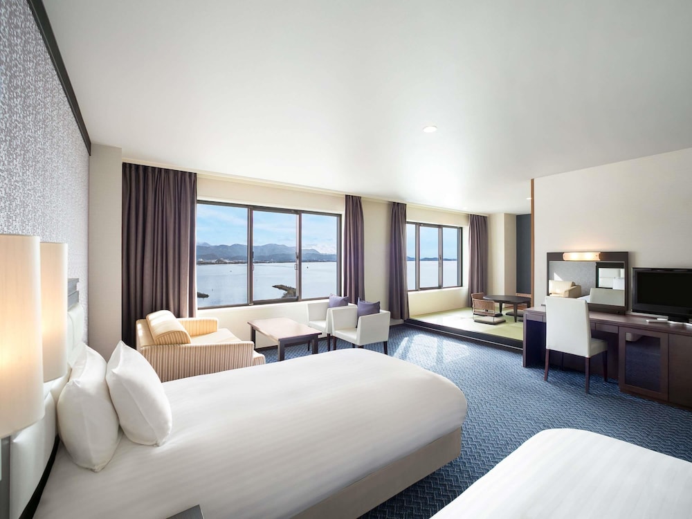 Habitación estándar, 2 camas individuales, vistas al lago (Estilo japonés - occidental) del hotel Grand Mercure Lake Biwa Resort & Spa. Foto 6