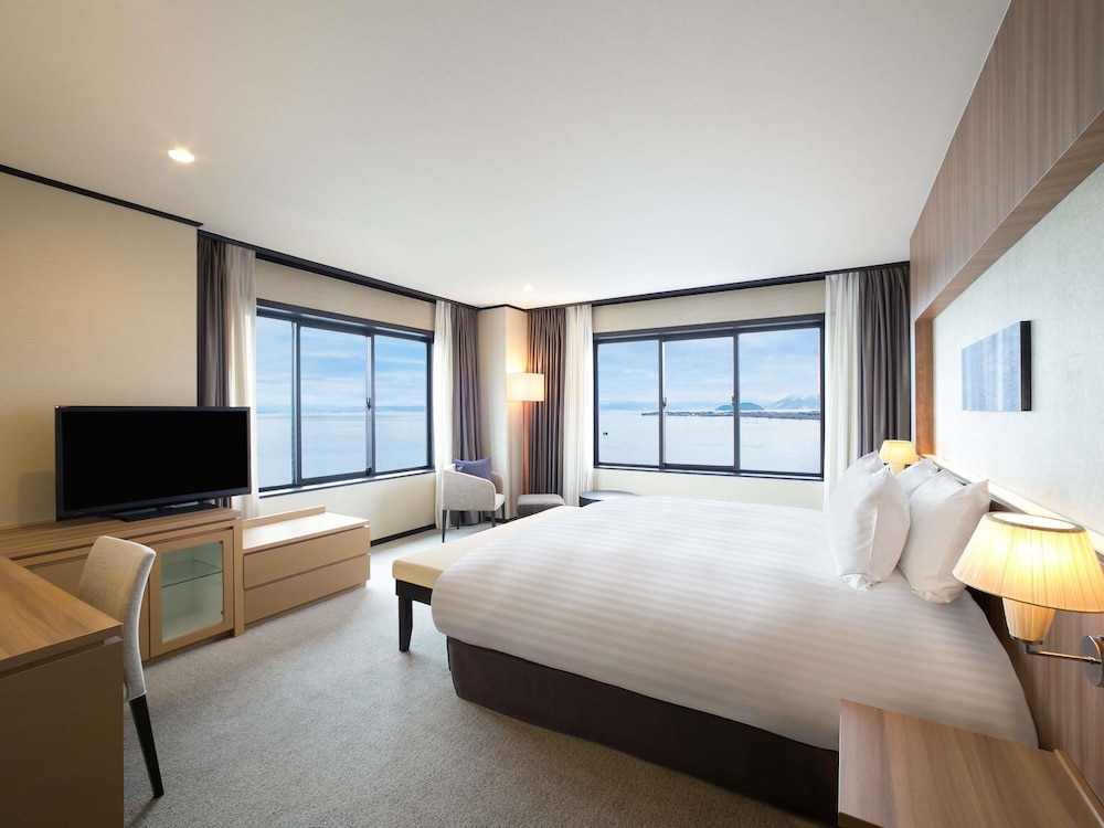Suite Deluxe, varias camas, vistas al lago del hotel Grand Mercure Lake Biwa Resort & Spa. Foto 6