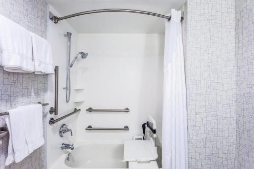 Habitación doble Accesible 2 Camas queen del hotel Holiday Inn Express Hauppauge-Long Island