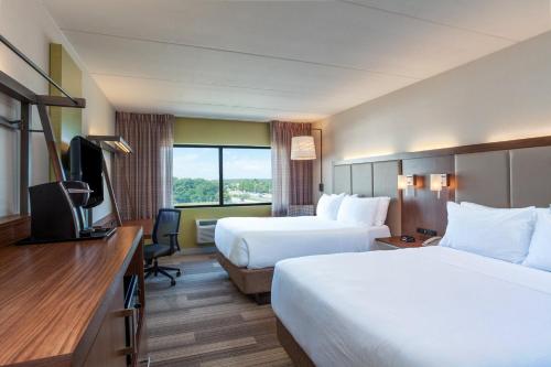 Habitación Estándar adaptada para personas con discapacidad - 2 camas grandes del hotel Holiday Inn Express Hauppauge-Long Island. Foto 2