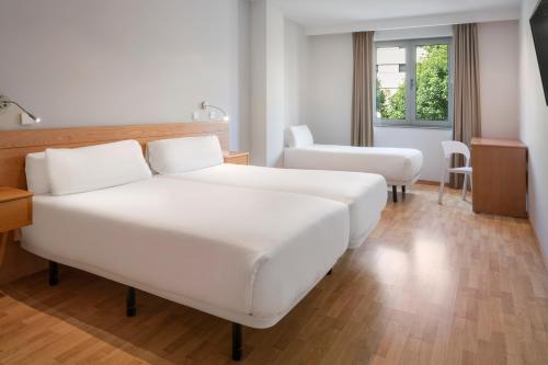 Habitación Triple del hotel B&B Braga Lamacaes. Foto 2