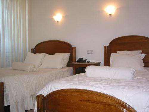 Habitación familiar 2 Camas dobles del hotel Santos. Foto 3