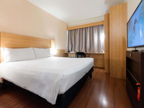 Habitación Doble Estándar del hotel Ibis Porto Alegre Moinhos De Vento. Foto 1