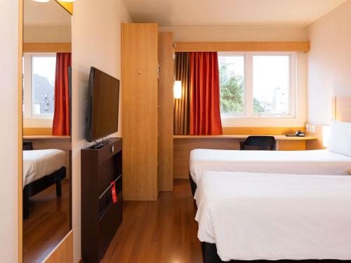 Habitación Doble Estándar con cama infantil del hotel Ibis Porto Alegre Moinhos De Vento