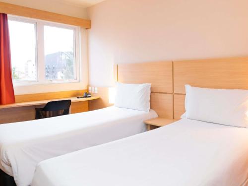 Habitación Doble Estándar - 2 camas del hotel Ibis Porto Alegre Moinhos De Vento. Foto 1