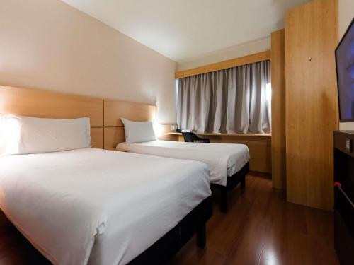 Habitación Doble Estándar - 2 camas del hotel Ibis Porto Alegre Moinhos De Vento. Foto 5