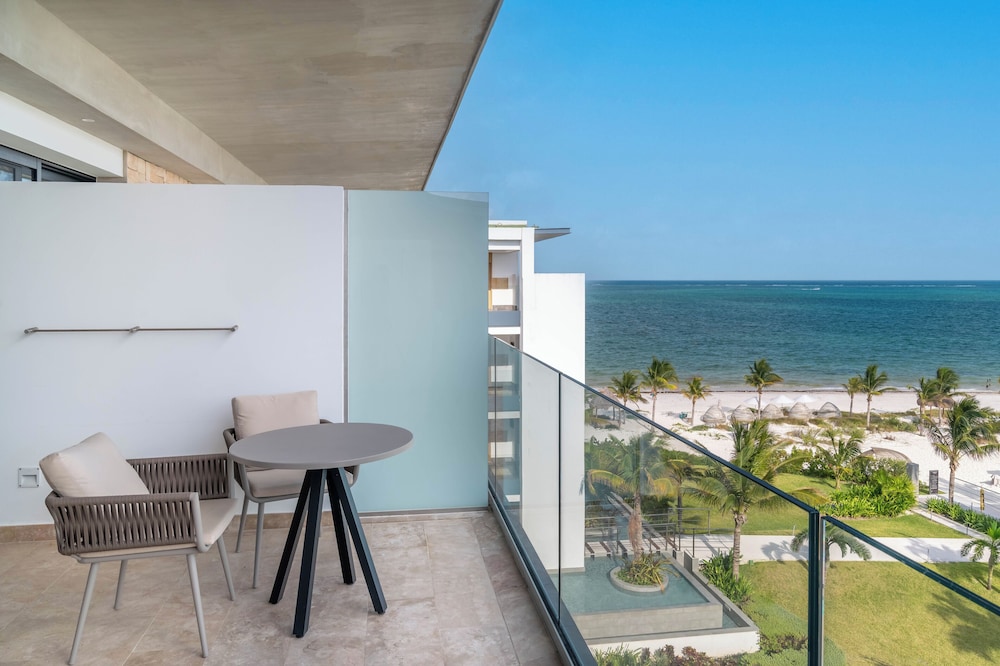 Suite Junior Serenity Club con cama King y vista al mar del hotel Haven Riviera Cancun - All Inclusive - Adults Only. Foto 4