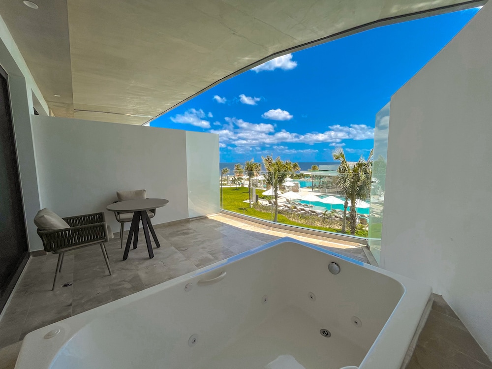 Suite Junior Serenity Club con 2 Camas Queen y Vista Parcial al Mar del hotel Haven Riviera Cancun - All Inclusive - Adults Only. Foto 4